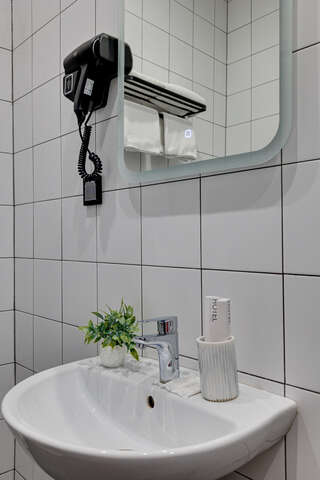 Гостиница Seven Hills Москва Улучшенный двухместный номер с 2 отдельными кроватями-9