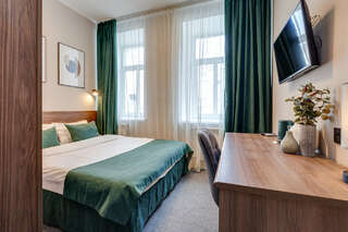 Гостиница Seven Hills Москва Улучшенный номер с кроватью размера «queen-size»-1